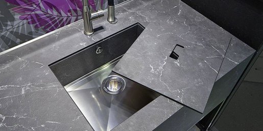 Мойка <strong>Compact-Sink plus</strong> с крышкой, врезанная под материал Compact.